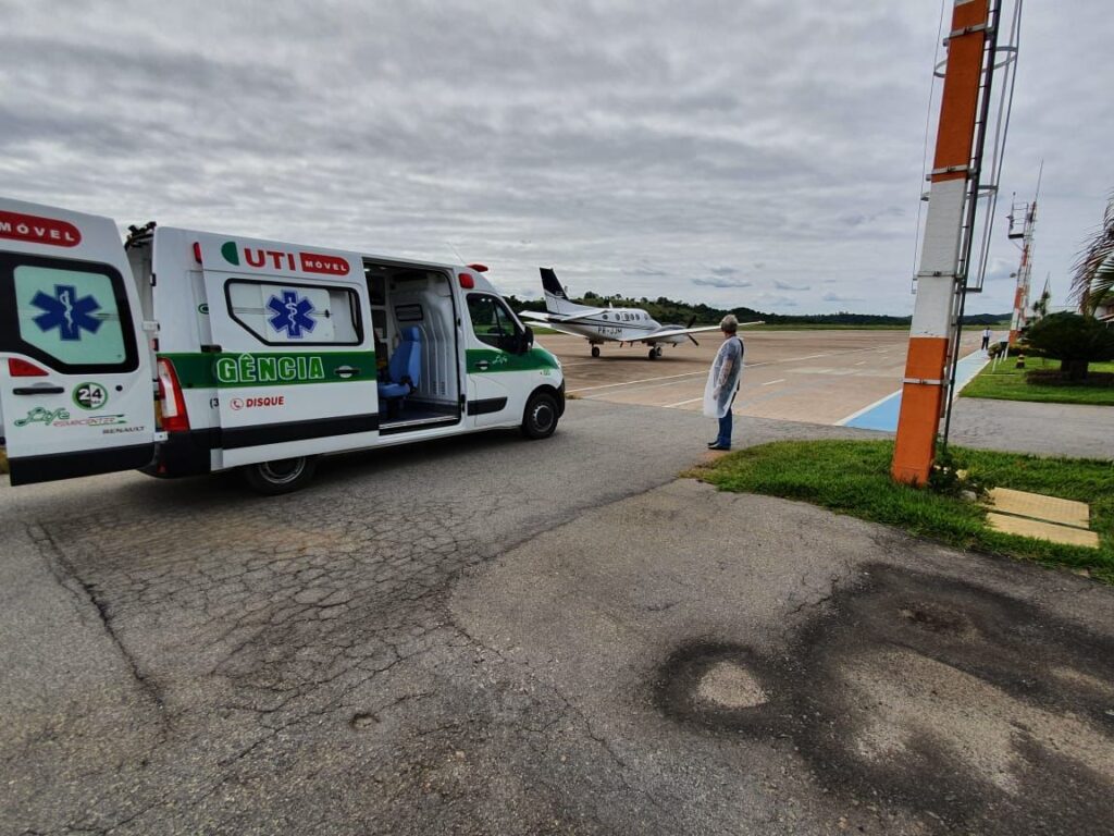 Ambulância no aeroporto